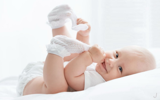 冬天寶寶睡覺要不要穿襪子?看看有經(jīng)驗(yàn)寶媽怎么說-