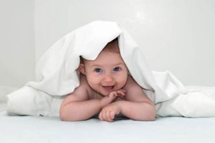 寶寶一歲前,最好少讓這 5類人 抱,不然關愛變成 傷害