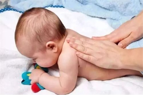 家里有個(gè)臭屁娃,嬰兒的屁是向?qū)殝寕鬟f3種信號(hào),寶媽要讀懂含義