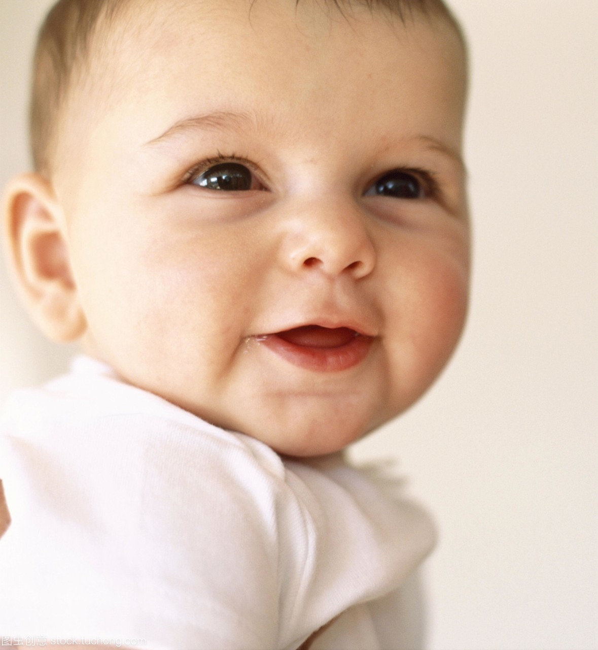 模型發(fā)布。嬰兒。一個(gè)5個(gè)月大的女?huà)氲哪槨? class=