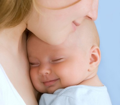 嬰兒撫觸,傳遞的是媽媽的愛