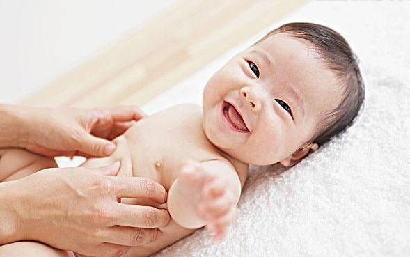 嬰兒撫觸的好處,寶媽須知~