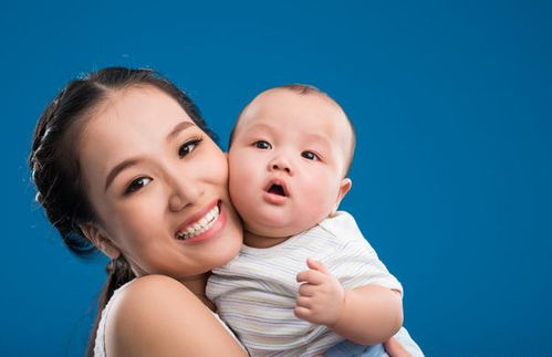 寶寶愛打媽媽別生氣,嬰兒這仨舉動是表達愛意,最后一種都經歷過